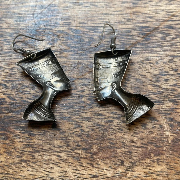 Egyptian Queen Nefertiti Earrings - Picture 2 of 5